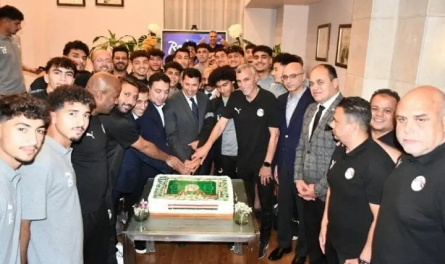 وزير الرياضة يساند منتخب الشباب قبل مباراة المغرب في كأس الأمم الإفريقية «صور»