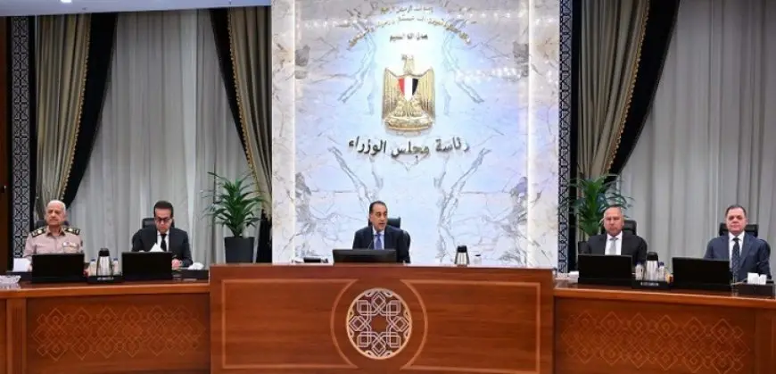 خلال اجتماع الحكومة اليوم .. مدبولى: جولات تفقد المنطقة الاقتصادية لقناة السويس تدعم توجه الدولة نحو توطين الصناعات وفتح آفاق للتصدي