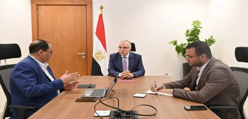 وزير الرى يتابع حالة مجرى نهر النيل ومجهودات إزالة التعديات عليه