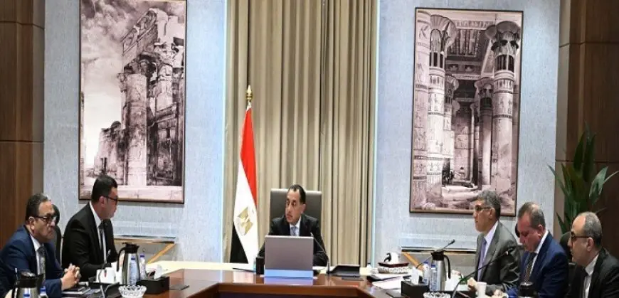 رئيس الوزراء يتابع الموقف التنفيذى لتطوير أرض مطار إمبابة ومنطقة عزيز عزت