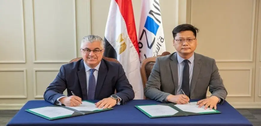 توقيع عقد مشروع شركة ملابس صينية بمنطقة القنطرة الصناعية باستثمارات 15 مليون دولار