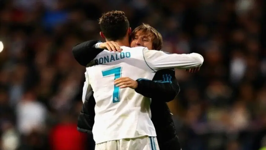 «وداع مؤثر».. كريستيانو رونالدو يكتب رسالة لقلبه مودريتش بعد مغادرته ريال مدريد