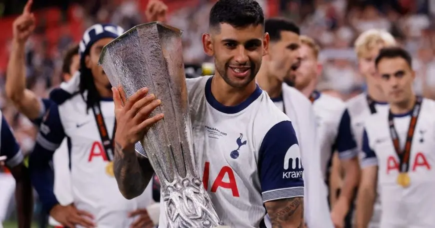 روميرو، مدافع توتنهام، يُتوَّج بأفضل لاعب في الدوري الأوروبي