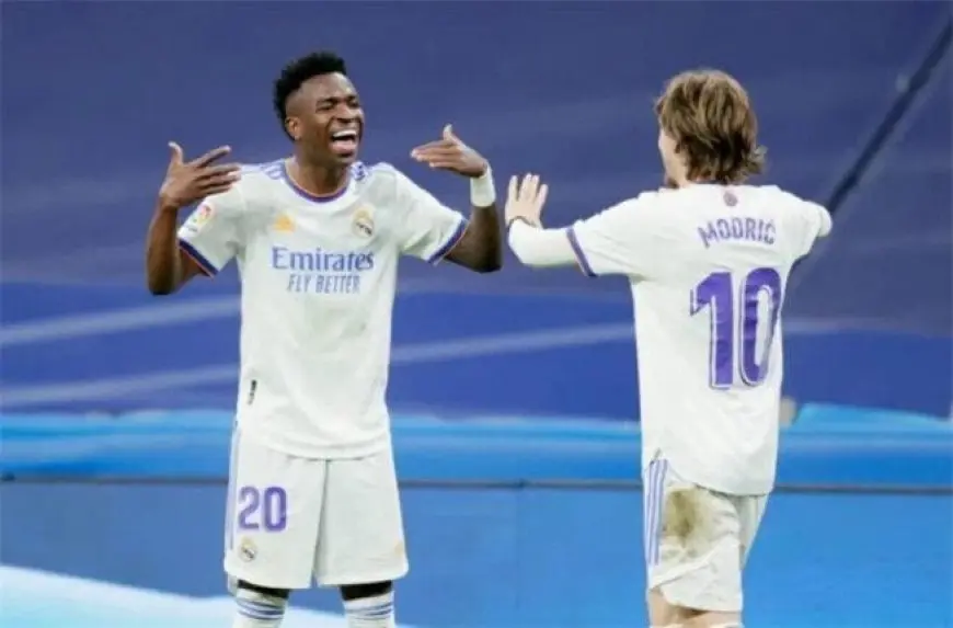 «فن راقٍ يا لوكا».. رسالة مؤثرة من «فينيسيوس» لـ «مودريتش» بعد مغادرته ريال مدريد