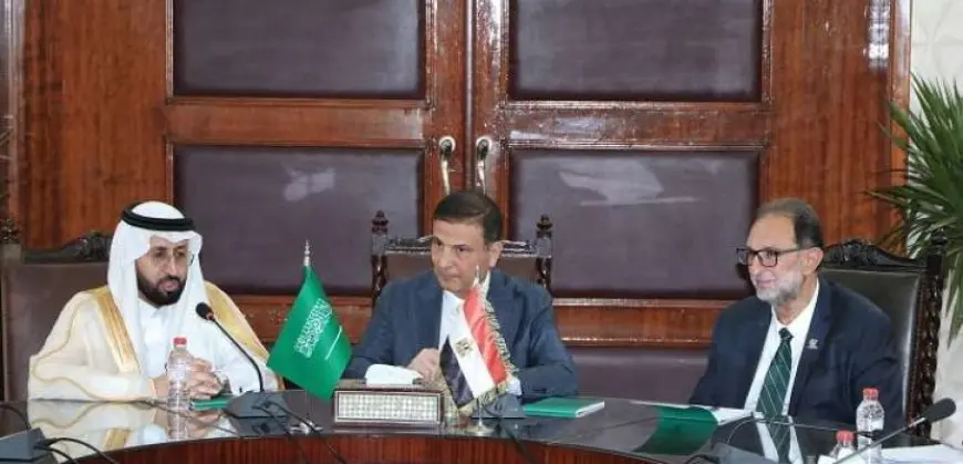 وزير الزراعة يعقد اجتماعًا موسعًا مع الرئيس التنفيذى لهيئة الغذاء والدواء السعودية