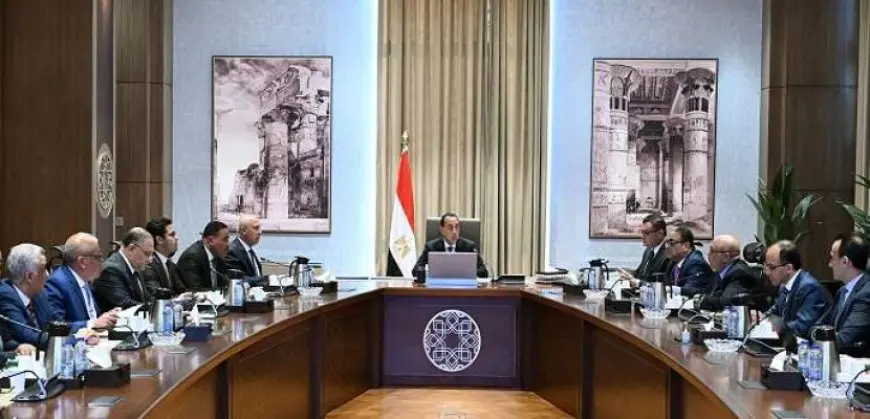 رئيس الوزراء يتابع مستجدات الموقف التنفيذى لمشروع تطوير مدينة رأس الحكمة بالساحل الشمالى الغربى