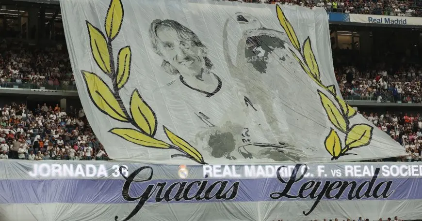 جماهير ريال مدريد تردد اسم مودريتش.. وأنشيلوتي يمسح دموعه