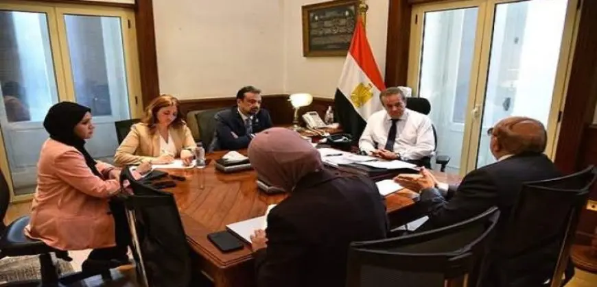 وزير الصحة يبحث مسارات التعليم التخصصى والدراسات العليا للأطباء