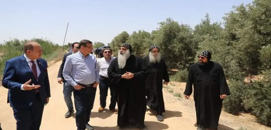 وزير الزراعة يتفقد المزارع والمشروعات الإنتاجية بدير مارمينا بالإسكندرية