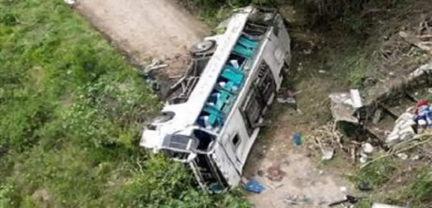 مصرع عشرة أشخاص على الأقل فى حادث مأساوى لحافلة طلاب فى كولومبيا