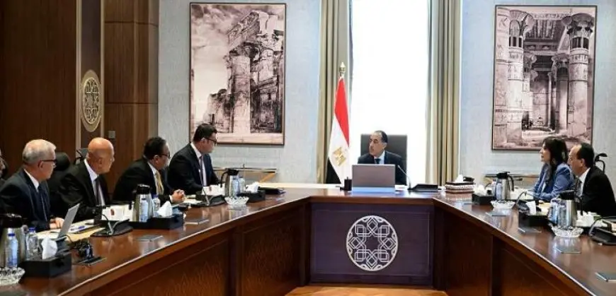 رئيس الوزراء يتابع الموقف التنفيذى لمنظومة مياه الشرب والصرف الصحى بمدن شرق وغرب القاهرة