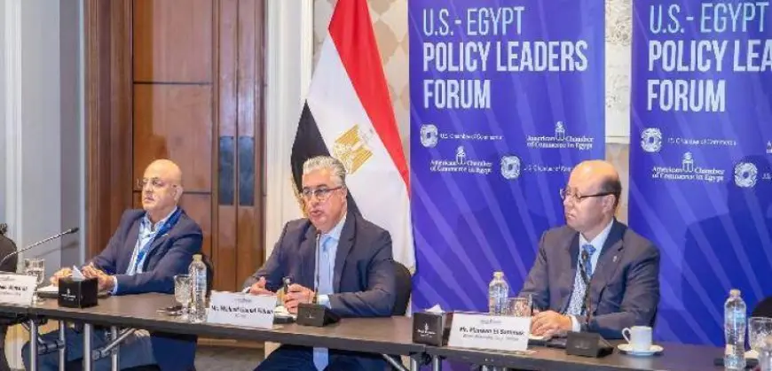 رئيس اقتصادية قناة السويس يشارك بمائدة مستديرة بعنوان “المنطقة الاقتصادية كوجهة لجذب الاستثمار”