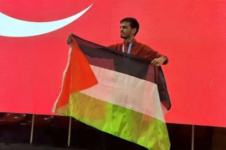 بطل رياضي يتخلص من ميداليته الأوروبية في النيل دعمًا لفلسطين
