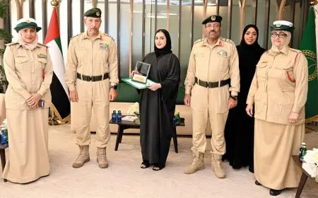 شرطة دبي تكرم مواطنة إماراتية بسبب شىء يستحق التكريم