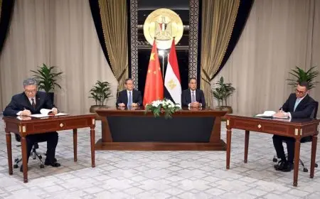 رئيس الوزراء يعزز التعاون مع رئيس مجلس الدولة الصيني من خلال توقيع وثائق مهمة
