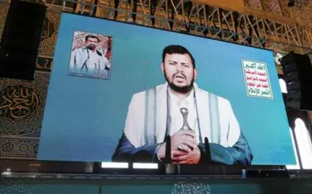 زعيم الحوثيين: لن نسمح بمرور بضائع ذات صلة بإسرائيل عبر البحر