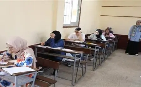 5 حالات إغماء في امتحان الكيمياء بالبحيرة ونجاح امتحان الجغرافيا يضيء وجه الأدبيين