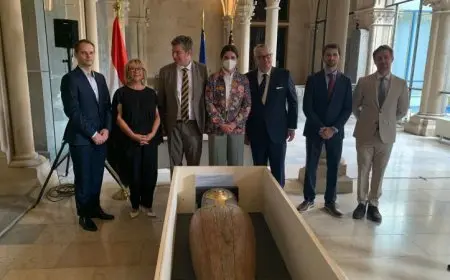 السفارة المصرية ببلجيكا تستعيد قطعتين أثريتين من التراث المصري