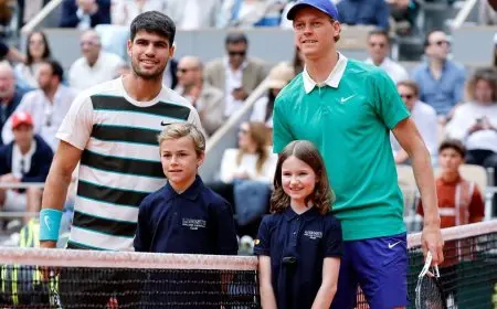 موعد نهائي ويمبلدون للتنس بين ألكاراز وسينر