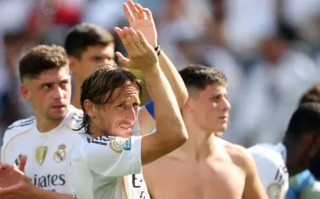 لوكا مودريتش يصل إلى إيطاليا خلال ساعات لإتمام انتقاله إلى ميلان