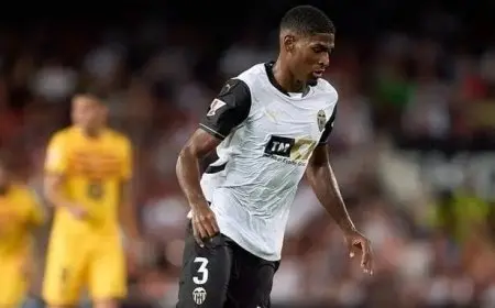 أرسنال يقترب من إتمام صفقة مدافع فالنسيا