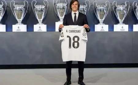 كاريراس: أشعر بالفخر للدفاع عن شعار أعظم نادٍ في العالم