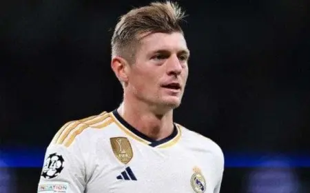 نجم في الملعب وخارجه.. كروس يُكرم بوسام الاستحقاق تقديراً لجهوده الاجتماعية