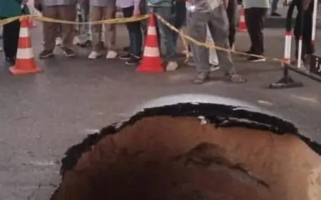 هبوط أرضي يربك حركة المرور أسفل كوبري التجنيد بجسر السويس بسبب خط صرف صحي بقطر 600 مم