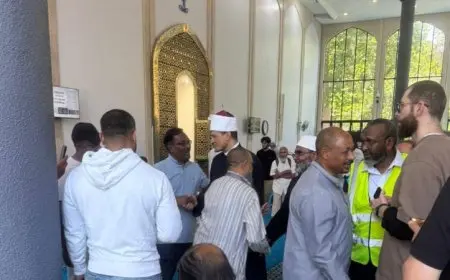 مدير العالمي لفتوى الأزهر يلقي خطبة الجمعة في المركز الإسلامي بلندن بالصور