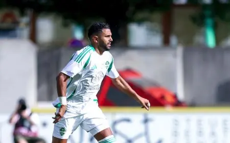 محرز “يختلف” مع رونالدو ويصف اللعب مع ميسي بأنه “مذهل”