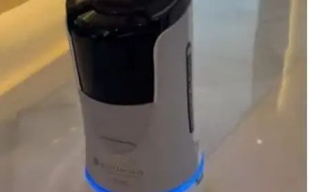 روبوتات ذكية تحل محل البشر في توصيل الطلبات بالصين «فيديو»