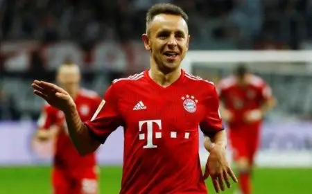 رافينيا يعلن اعتزاله عن كرة القدم