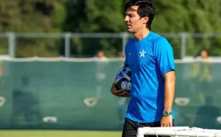 النجمة السعودي يعيد تجديد عقد “صانع أمجاده” لموسم آخر