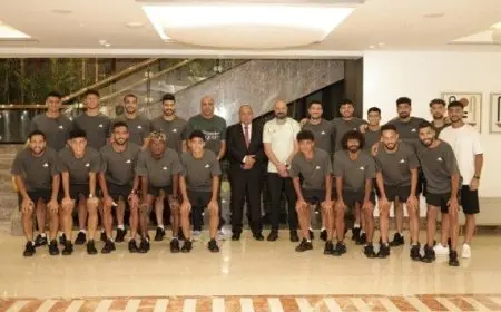 رئيس كهرباء الإسماعيلية يشجع اللاعبين قبل بدء الموسم