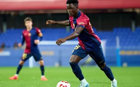 عزيز عيسى يعود إلى برشلونة.. هل ستحظى بثقة فليك؟