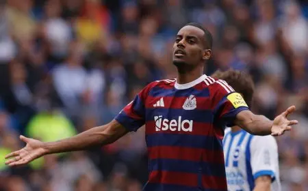 غياب إيزاك عن جولة نيوكاسل.. إصابة في الفخذ أم احتمال رحيل؟