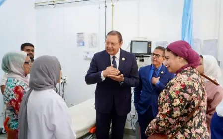 رئيس الاعتماد والرقابة الصحية يقوم بجولة تفقدية لمستشفيي رأس الحكمة والضبعة المركزيين