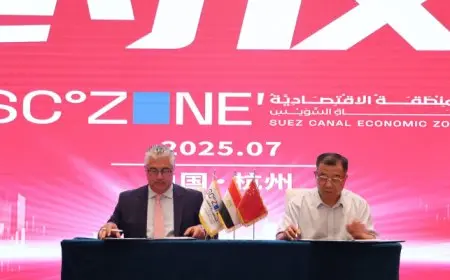 رئيس اقتصادية قناة السويس يوقع 3 عقود صناعية جديدة مع شركات صينية