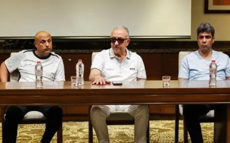 اجتماع رئيس نادي البنك الأهلي مع الجهاز الفني واللاعبين في معسكر برج العرب