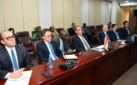 وزير الخارجية يعقد محادثات مثمرة لتعزيز العلاقات مع نظيره المالي في باماكو