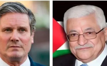 عباس يشيد بتصريحات ستارمر حول حق الدولة الفلسطينية