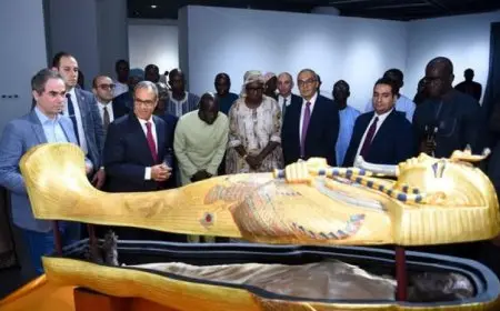 عبدالعاطي يقدم مستنسخ مومياء وتابوت الملك آمون لمتحف الحضارات الإفريقية