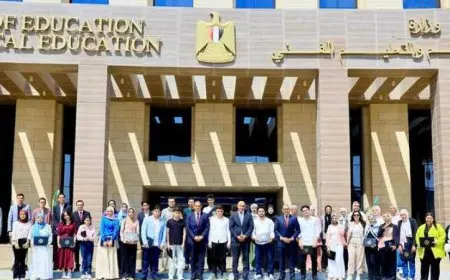 وزير التعليم يحتفي بأوائل الثانوية العامة تقديراً لجهودهم واعتزازاً بمكانة مصر