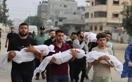 استشهاد 10 فلسطينيين وإصابة آخرين جراء قصف خيام واستهداف منتظرى المساعدات بغزة