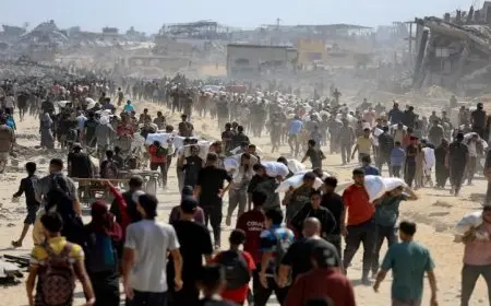 استشهاد 10 فلسطينيين وإصابة العديد في قصف خيام واستهداف طوابير المساعدات