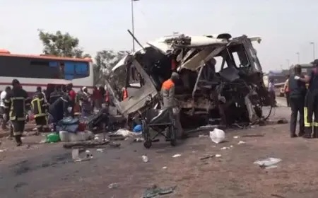 مقتل 16 شخصا في حادث مروع بين حافلة وشاحنة في ساحل العاج