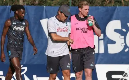 “غداء عائلي” يجمع كونتي ورئيس نابولي لتحديد الصفقات الجديدة