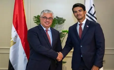 رئيس المنطقة الاقتصادية لقناة السويس يستقبل سفير جمهورية بنما بالقاهرة لتعزيز التعاون