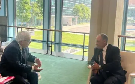 وزير الخارجية يثني على تعزيز التعاون الاستراتيجي مع روسيا في المشاريع الكبرى