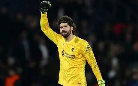 لماذا ترك أليسون معسكر ليفربول في آسيا وعاد إلى إنجلترا؟